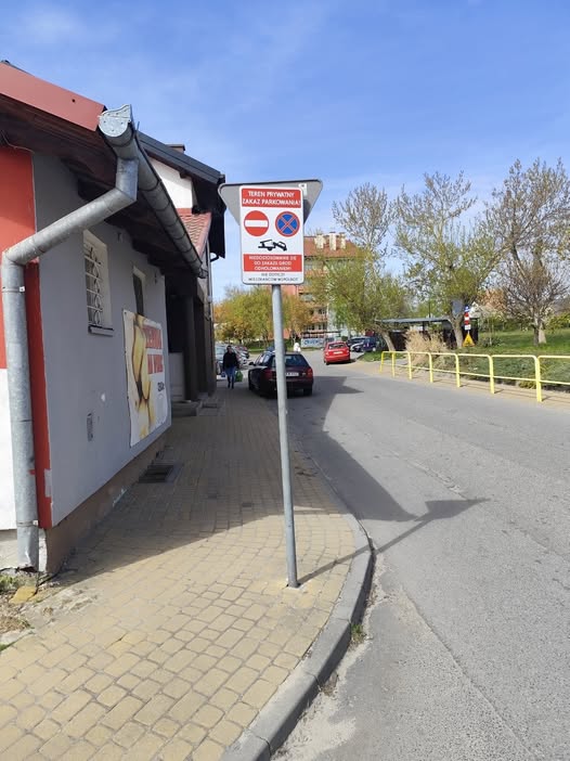 zakaz parkowania przy Korczaka