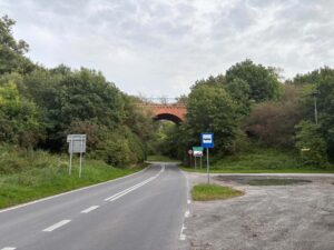Most nad Liwą i wiadukt kolejowy nad drogą wojewódzką nr 532 w Rozpędzinach na linii 218 Myślice–Szlachta