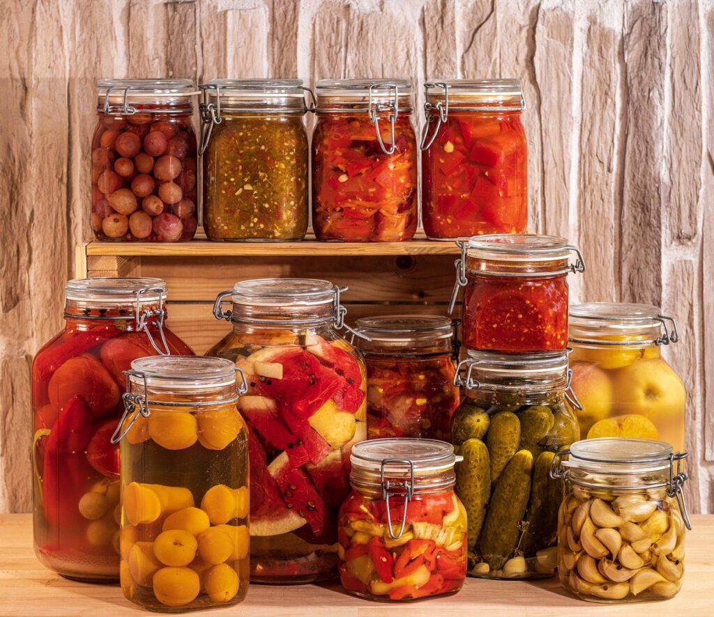 Rolnik przygotowujący produkty do przetwarzania w gospodarstwie
